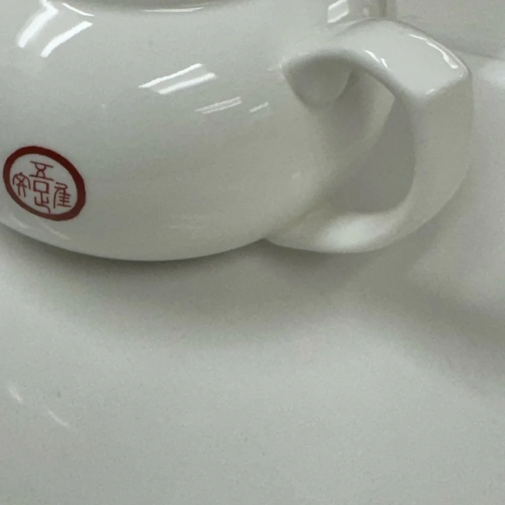 Vintage Chinese porcelain teapot - Picture 5 of 8